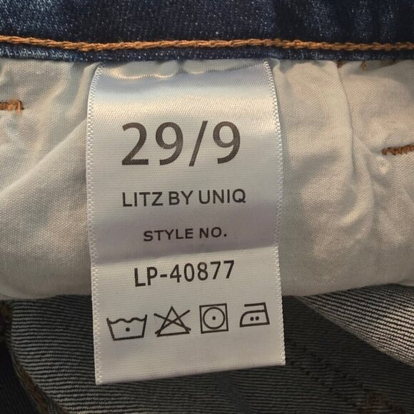 Uniq by Litz NWT Light Wash High Rise Raw Hem Flare Leg Jeans Sz 29 - Picture 8 of 9